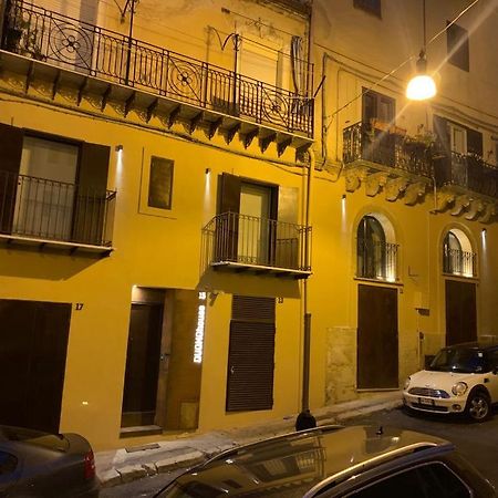 Апартаменты Duomo House Кальтаниссетта Экстерьер фото